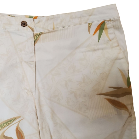 Banana Bay Cream and Tan Bermuda Shorts. Women's LG - Picture 2 of 10